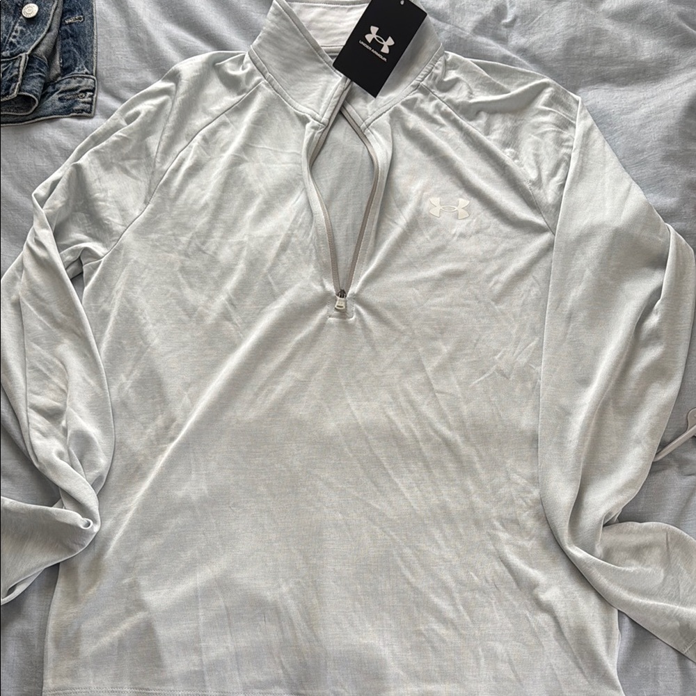Under Armour Men’s Light Gray Quarter-Zip running Shirt, small. **new with tags*